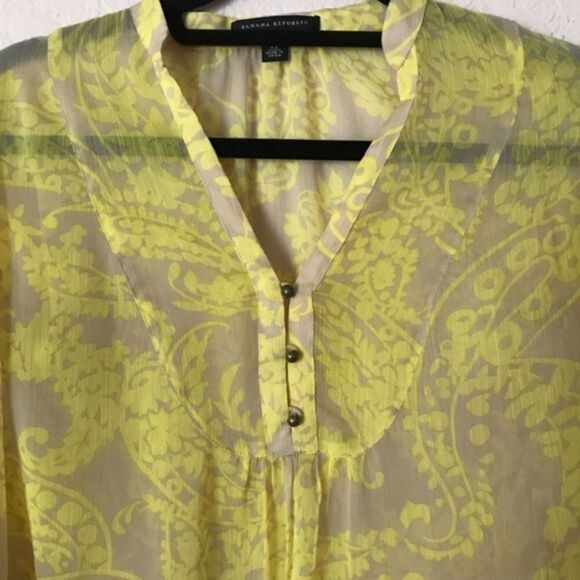 NWOT. Banana Republic sunny yellow sheer blouse - Picture 5 of 7